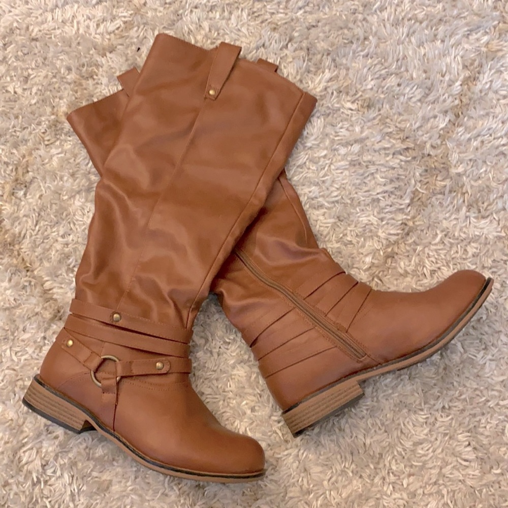Size 8 Brown boots